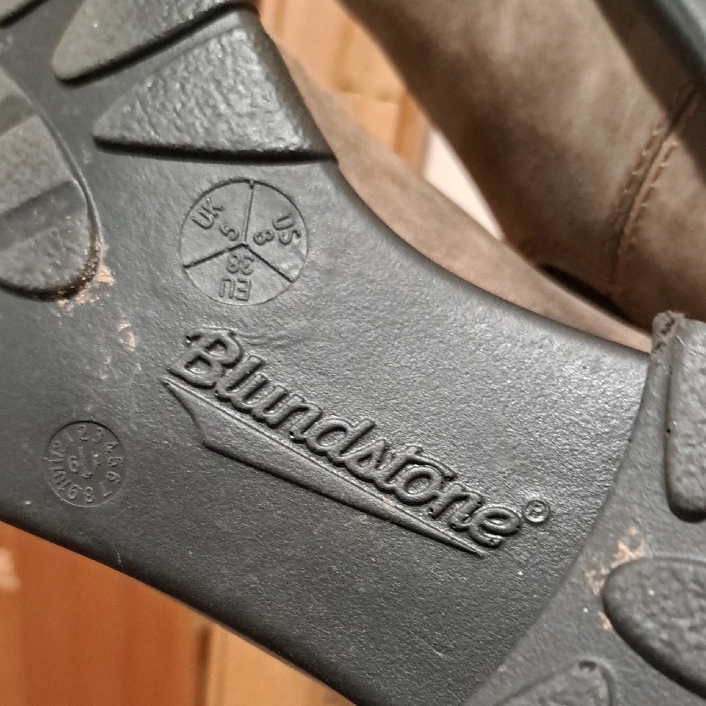 Blundstone Taupe Suede 1677 Chelsea Boots 8 - Picture 8 of 11